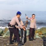 Personel Ditpolairud Polda NTB Tetap Laksanakan Bersih Pantai di Bulan Ramadhan