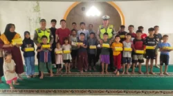 Polres Lombok Barat Santuni Puluhan Anak Yatim di Gerung