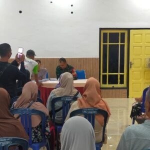 Baznas Salurkan Santunan, Babinsa Pejanggik Hadir Dampingi Warga