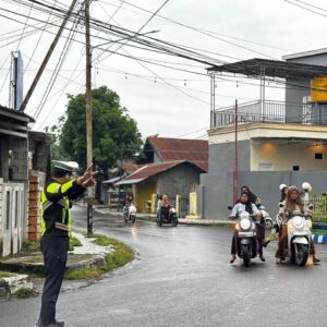 Polres Dompu Kerahkan 27 Personel Amankan Ngabuburit, Arus Lalu Lintas Terpantau Lancar