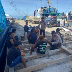 Polsek Kawasan Pelabuhan Laut Bima Patroli Rutin, Himbau Pekerja Pelabuhan Jaga Kamtibmas