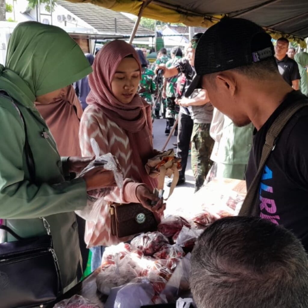 Sinergi TNI dan Pemerintah Hadirkan Bazar Ramadhan Murah