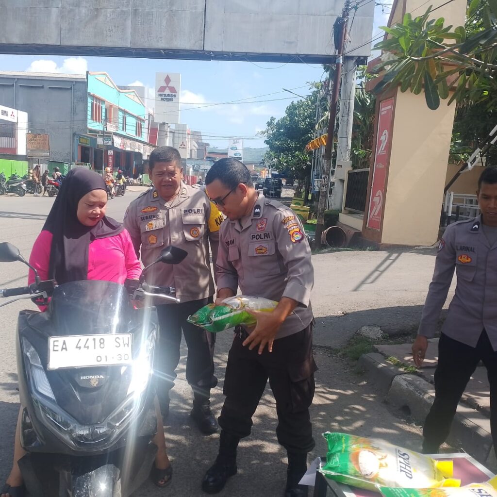 Polsek Rasanae Barat Gelar Pasar Murah, Dukung Gerakan Pangan Murah Polri Serentak
