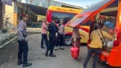 **Personel Pos Yan Taliwang Intensifkan Patroli di Terminal Tana Mira, Sampaikan Himbauan Kamtibmas Jelang Mudik Lebaran**