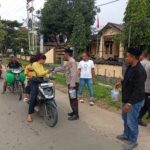 Tebar Kebaikan di Bulan Suci, Polsek Moyo Hulu Bagikan 200 Takjil di Jalur Lintas Sumbawa-Lunyuk