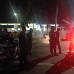 Polisi dan Pol PP Antisipasi Perang Petasan, Kabag Ops Polres Lotim Pimpin Patroli Blue Light di Depan Pendopo Bupati