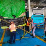 Pastikan Keselamatan Penumpang, Ditpolaurud Polda NTB Bersama KSOP Awasi Bongkar Muat di Pelabuhan Lembar