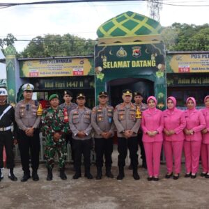 Kapolres Bima Kabupaten didampingi Ketua Bhayangkari Cek Kesiap siagaan Pos Pelayanan Terpadu Operasi Ketupat Rinjani 2026