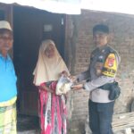 “Sentuhan Hati” Menjelang Hari Kemenangan Bhabinkamtibmas Polsek Madapangga Salurkan Bantuan Sembako Bagi Lansia dan Warga Kurang Mampu