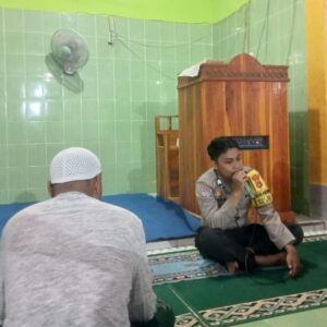 Taraweh Bersama, Bhabinkamtibmas Polsek Woha Imbau Para Pemuda Berperan Aktif Jaga Stabilitas Kamtibmas