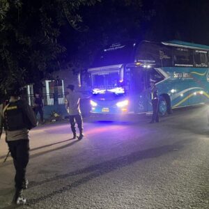 Pantau Aktivitas Masyarakat,Personel Pos Pam Operasi Ketupat Rinjani Polres Bima Kabupaten Menggelar Patroli Dialogis di Terminal Tente