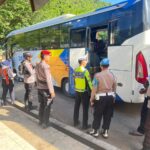 Personel Pos Yan Taliwang Intensifkan pengecakan dan Himbauan Kamtibmas Jelang Mudik Lebaran