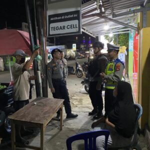 **Personel Pos PAM Maluk Gelar Patroli Dialogis, Imbau Pemuda Jaga Kamtibmas Jelang Idul Fitri 1447 H**