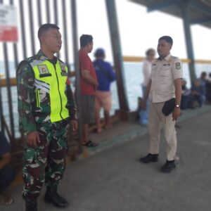 Sinergi TNI dan Satpol PP Amankan Arus Libur Lebaran