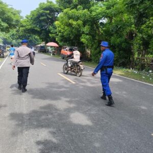 Demi Kenyamanan Masyarakat Yang Menikmati Liburan di Pantai Kalaki, Sat polairud Polres Bima Kabupaten Disiagakan