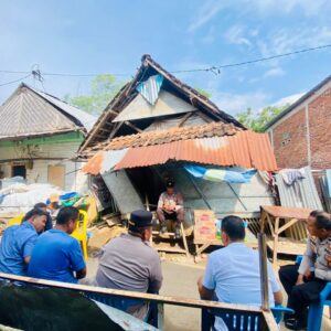 Respon Cepat Polsek Rasanae Barat, Bantu Warga Paruga yang Viral di Media Sosial