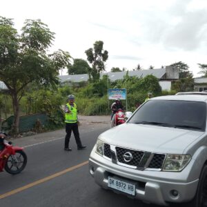 Ops Ketupat Rinjani 2026, Polisi Atur Lalu Lintas di Jalur Wisata Pantai Mataram–Senggigi