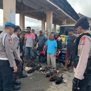 Melalui Patroli Sambang Kamtibmas, Personel Pos PAM Polres Bima Kabupaten Tente Pantau Aktivitas Masyarakat di Terminal Tente