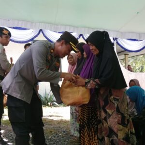 Waka Polres Bima Kota Bersama BMWI Berbagi untuk Masyarakat Kecamatan Wawo