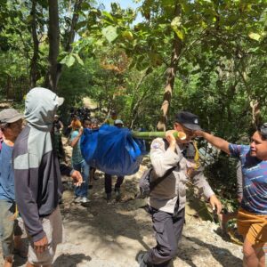 Polsek Labuan Badas Evakuasi Penemuan Jasad Warga Gantung Diri di Kebun Jambu Mente