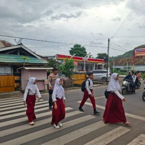 Polsek Rasanae Timur Gelar Rawan Pagi, Antisipasi Kemacetan di Sejumlah Titik