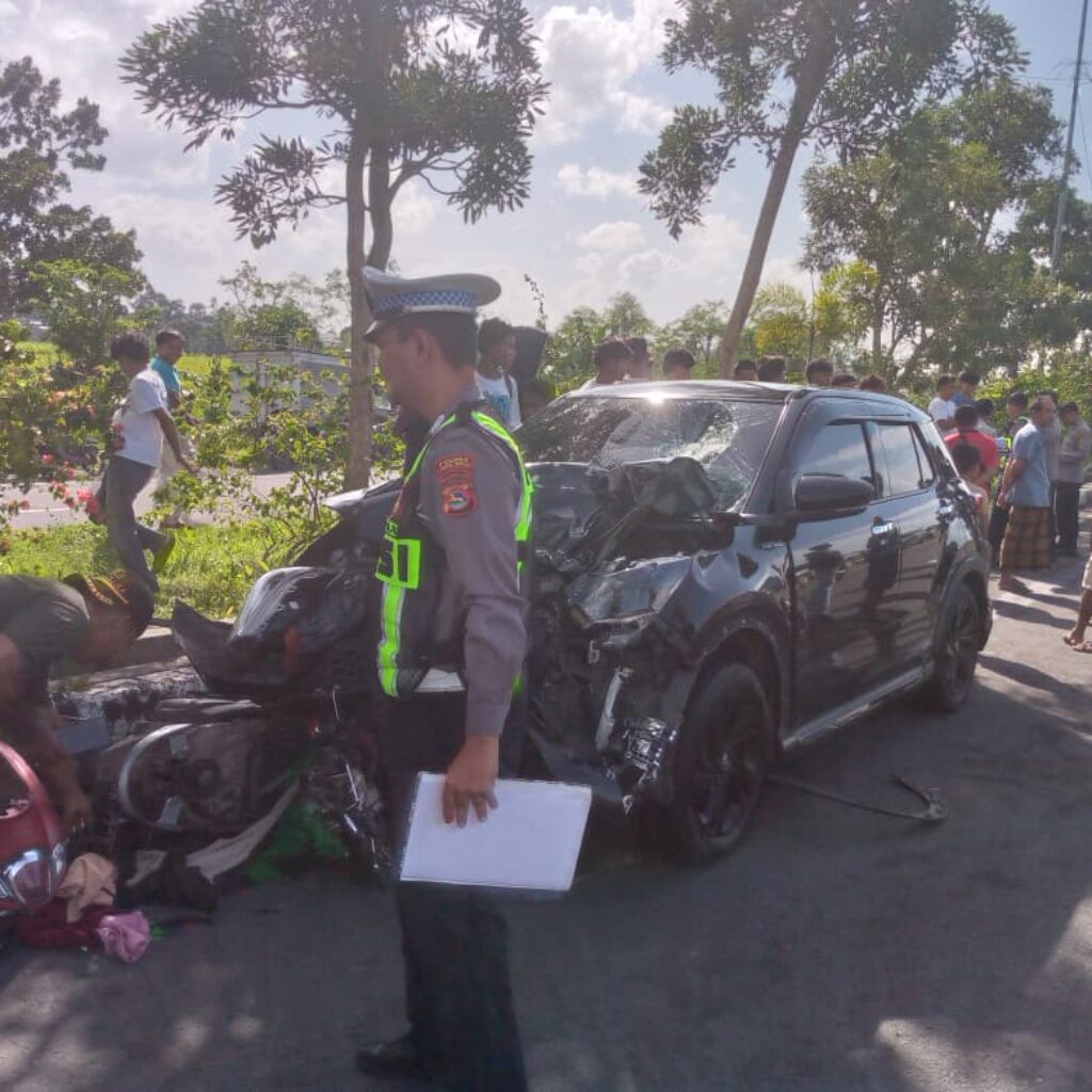Polres Lombok Tengah Tangani Kecelakaan Lalu Lintas di Jalan Bypass Pujut.   ‎  ‎