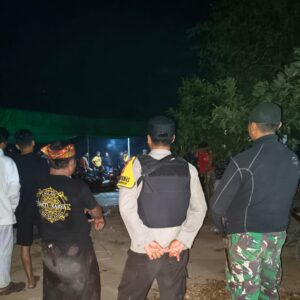 Sinergitas TNI-Polri dan Pemerintah Desa Amankan Tontonan Malam Janggeran di Desa Sekaroh