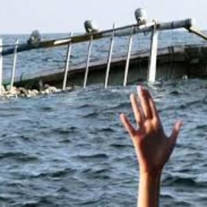 Polsek Lambu Bantu Evakuasi Korban Tenggelam di Perairan Sumi Akibat Gelombang Tinggi