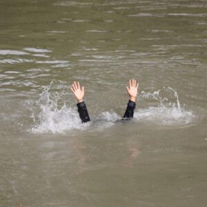 Polsek Rasanae Timur Lakukan Evakuasi Korban Tenggelam di Sungai Kodo