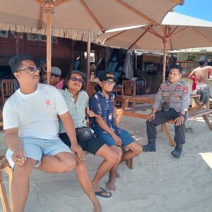 Polsek Praya Barat Intensifkan Patroli Siang di Pantai Selong Belanak, Jamin Keamanan Wisatawan