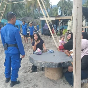 Menjaga Keamanan Pesisir, Sat Polairud Polres Lombok Barat Intensifkan Patroli dan Edukasi di Pantai Senggigi