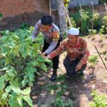 Bhabinkamtibmas Desa Taman Indah Intensifkan Silaturahmi dan Cek Pekarangan Bergizi Dukung Ketahanan Pangan