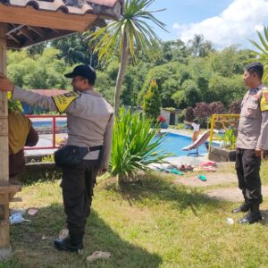 Polres Lombok Tengah Tingkatkan Keamanan Objek Wisata, Bhabinkamtibmas Laksanakan Pengamanan di Kolam Renang Tibu Lemu
