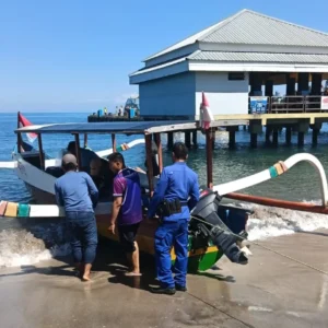 Menjaga Keamanan dan Kebersihan Destinasi Wisata, Sat Polairud Polres Lombok Barat Intensifkan Patroli di Pantai Senggigi