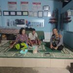 Kapolsek Jonggat Intensifkan Silaturahmi Malam, Sampaikan Himbauan Kamtibmas kepada Warga