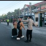Personel Polsek Sukamulia Lakukan Pengaturan Lalu Lintas sebagai Upaya Menjaga Kamseltibcar Lantas