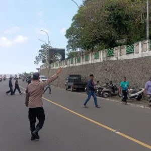 Pastikan Kelancaran Arus Wisata Religi, Polsek Batulayar Lakukan Pengamanan Ketat di Kawasan Makam Keramat