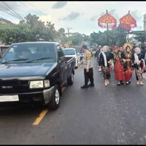Bhabinkamtibmas Desa Montong Baan Laksanakan Pengamanan Nyongkolan di Lombok Timur