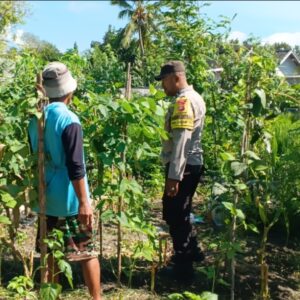 Bhabinkamtibmas Desa Labuhan Haji Laksanakan Sambang Lahan Ketahanan Pangan Bergizi di Dusun Sisik