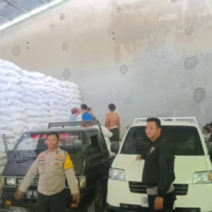 Strategi Perkuat Ketahanan Pangan, Polsek Gerung Kawal Distribusi Tonase Jagung ke Bulog