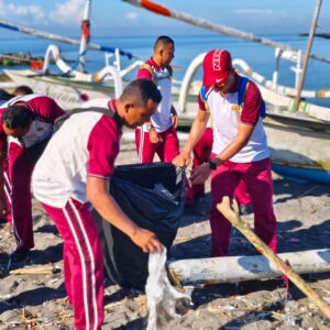 Pantai Tanjung Karang Jadi Sasaran Kegiatan Bersih Pantai Ditpolairud Polda NTB