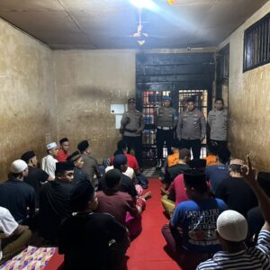 Pamapta III Polres Dompu Gelar Apel Malam dan Cek Tahanan, Pastikan Keamanan Rutan Terjaga