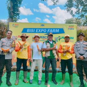 Komitmen Sukseskan Ketahanan Pangan Nasional, Bhabinkamtibmas Polsek Donggo Hadiri Panen Raya Jagung Bersama PT BISI Intersinal TBK