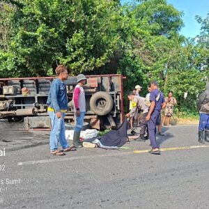 Kecelakaan Maut di Jalan Lintas Sumbawa-Bima: Truk Engkel Terbalik Usai Tabrak Motor, Satu Remaja Meninggal Dunia