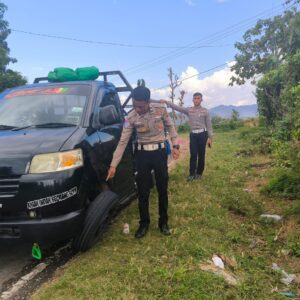 Unit Gakum Satlantas Polres Bima Kabupaten Laksanakan Olah TKP Lakalantas Tunggal di Desa Monggo