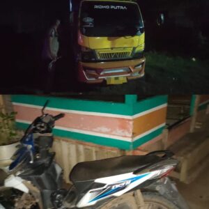 Personel Polsek Bolo Bantu Evakuasi Dua Korban Lakalantas Ganda di Desa Bontokape