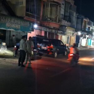 Personel Polsek Bolo Gelar Pengamanan Jalur Kembalinya Group Band Dewa 19 Usai Konser di Kabupaten Dompu