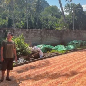 POLRES DOMPU DORONG KETAHANAN PANGAN, BHABINKAMTIBMAS PANTAU PANEN JAGUNG WARGA DI PEKAT