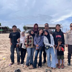 Pelayanan Prima, Personel Polsek Monta Gelar Patroli di Kawasan Wisata Pantai Wane