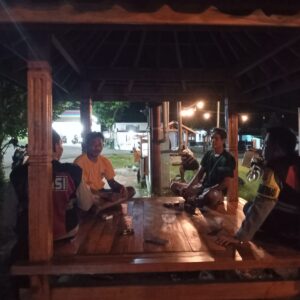 **Patroli Dialogis Polsek Sekongkang: Merangkul Generasi Muda Demi Kamtibmas Kondusif**